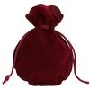<FONT size=1>
<b>Tipo de Producto:</b> Bolsa de Terciopelo de Calabaza.<br>
<b>Material:</b> Terciopelo.<br>
<b>Tamaño:</b> 7x9cm.<br>
<b>Color:</b> Vino.<br>
<b>Aplicaciones:</b> Ideal para empaquetar dulces, joyas, artesanías, cuentas, muestras de cosméticos, tarjetas, lavanda, etc., y resolver la molestia de empacar cosas pequeñas mientras viaja. Ideal para fiestas, bodas, vacaciones, empresas, iglesias, hoteles, tiendas para envolver regalos a favor.<br>
<b>Garantía:</b> El VelvtyCame, garantía por defecto de fabricación sujeto a cláusulas VentDepot.<br>
</FONT>